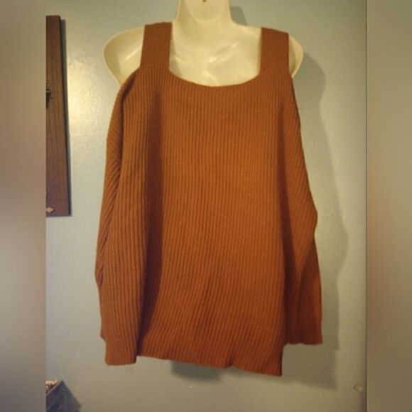Windsor oversized dolman sleeve cold shoulder rust colored sweater - Picture 5 of 8